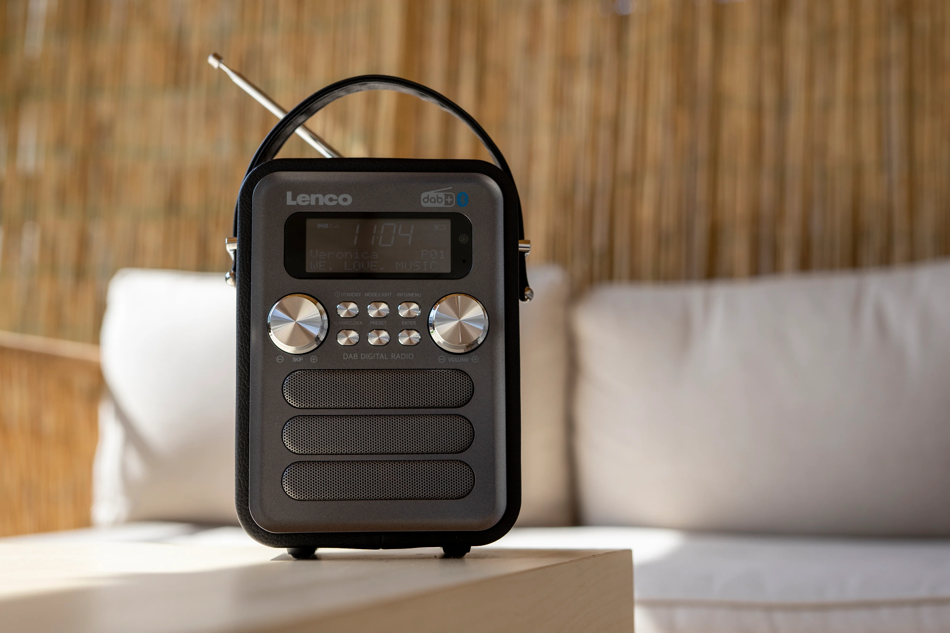 LENCO PDR-051BKSI - Draagbare DAB+ FM Radio met Bluetooth® en AUX-ingang, oplaadbare batterij - Zwart - Image 14