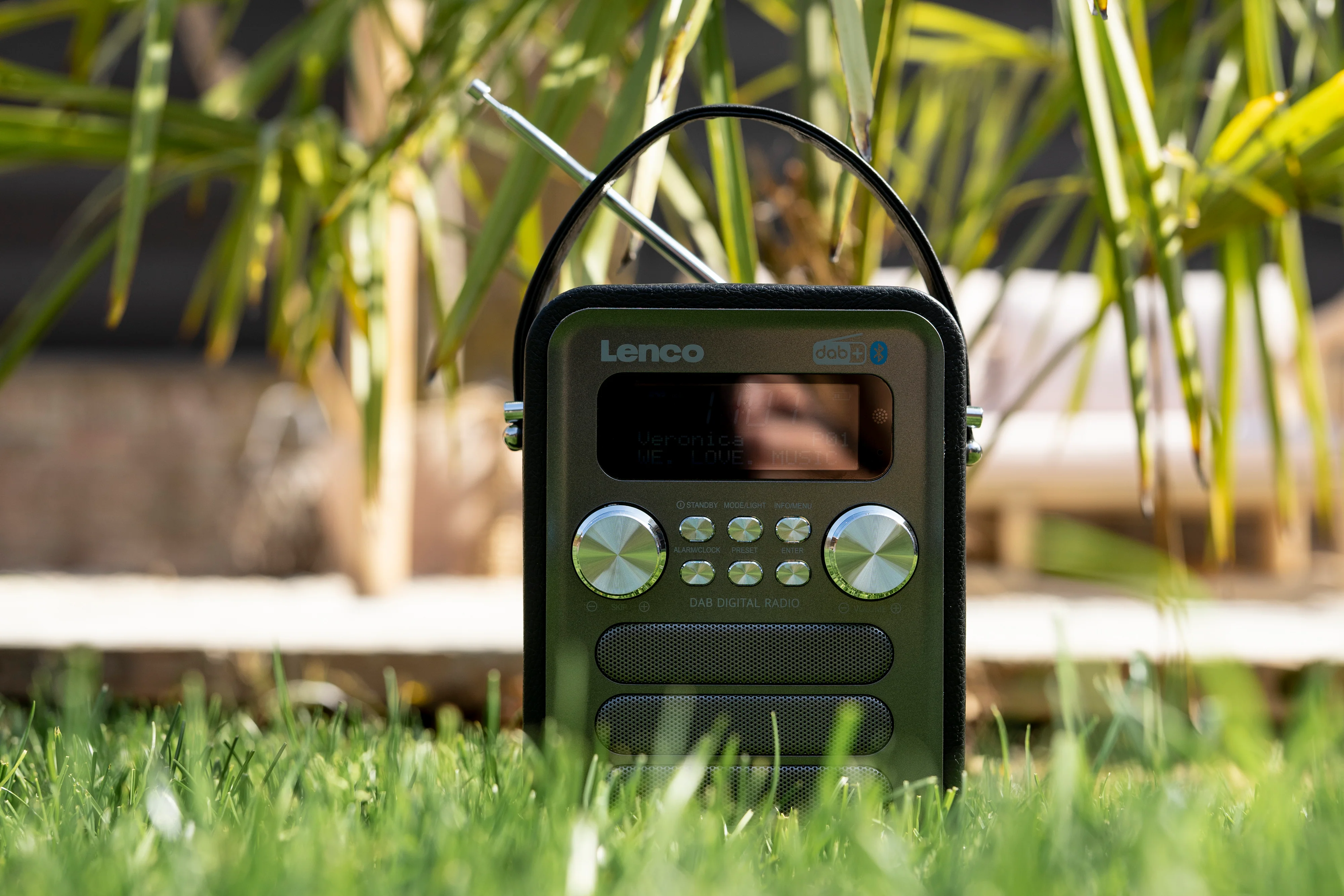 LENCO PDR-051BKSI - Draagbare DAB+ FM Radio met Bluetooth® en AUX-ingang, oplaadbare batterij - Zwart - Image 15
